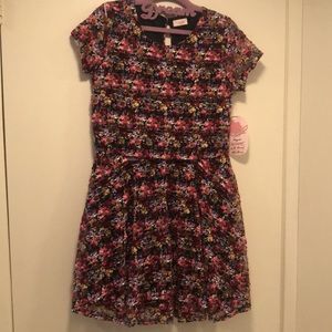 🆕Girls Party Perfect! lace lined dress! keyhole back! Soft & comfy! poly/span! M